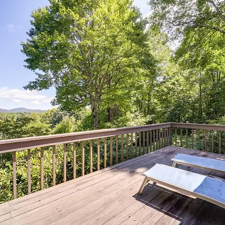 Dog-Friendly Blowing Rock Chalet With Stunning Views